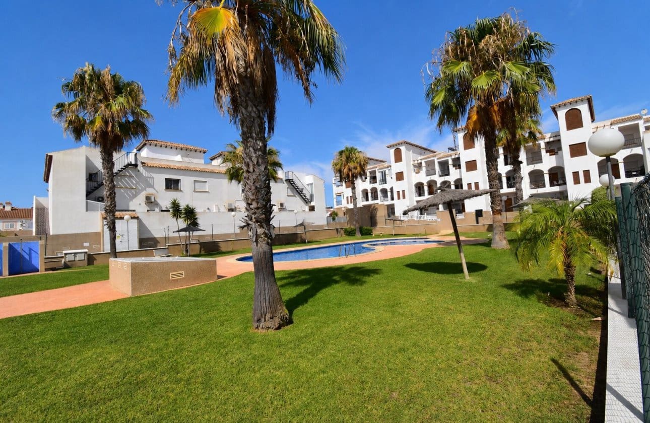 2 soveværelse Lejlighed til salg i Orihuela Costa med swimmingpool - € 179.000 (Ref: 9968937)