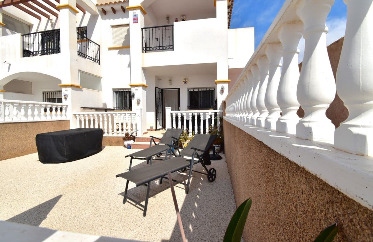 2 soveværelse Lejlighed til salg i Orihuela Costa med swimmingpool - € 179.000 (Ref: 9968937)