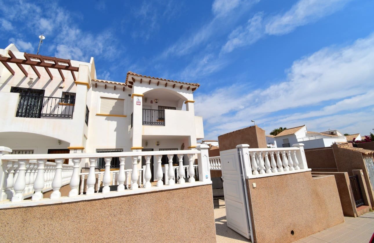 2 soveværelse Lejlighed til salg i Orihuela Costa med swimmingpool - € 179.000 (Ref: 9968937)