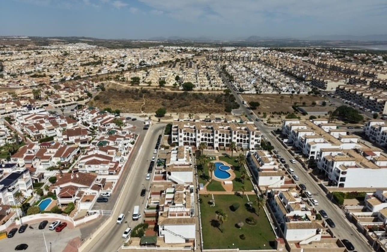 2 soveværelse Lejlighed til salg i Orihuela Costa med swimmingpool - € 179.000 (Ref: 9968937)