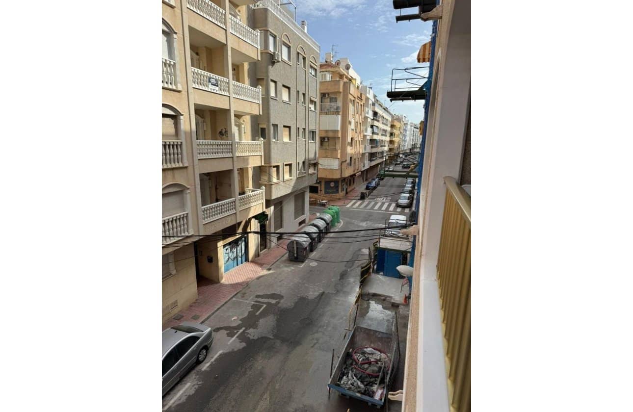 3 makuuhuone Ranta-asunto myytävänä paikassa Torrevieja - 209 500 € (Ref: 9968938)