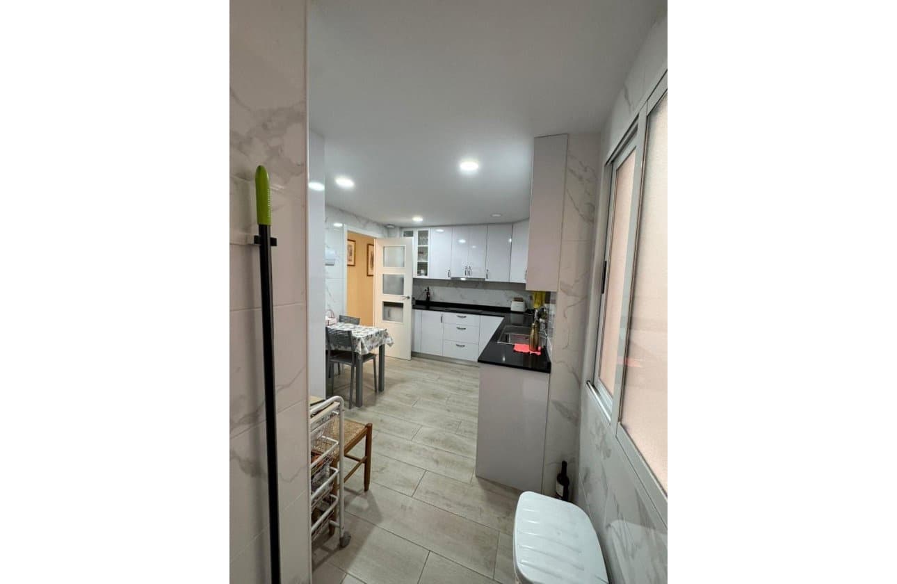 3 makuuhuone Ranta-asunto myytävänä paikassa Torrevieja - 209 500 € (Ref: 9968938)