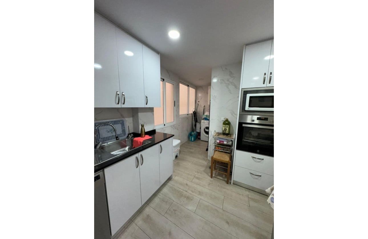 3 makuuhuone Ranta-asunto myytävänä paikassa Torrevieja - 209 500 € (Ref: 9968938)