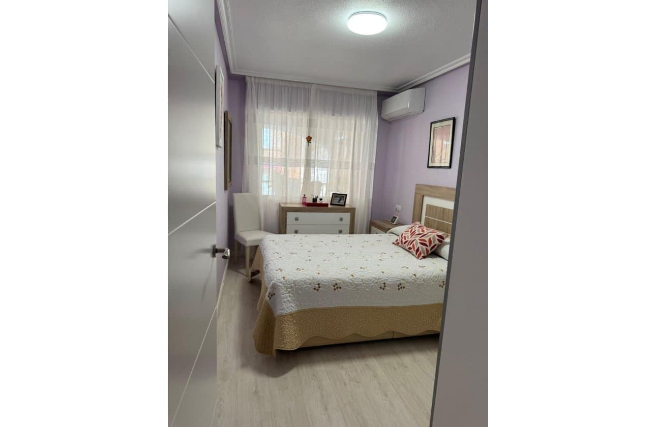 3 makuuhuone Ranta-asunto myytävänä paikassa Torrevieja - 209 500 € (Ref: 9968938)