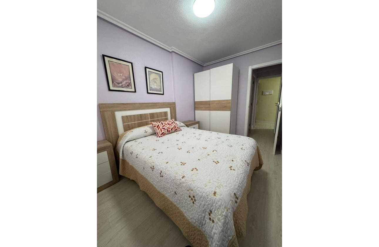 3 makuuhuone Ranta-asunto myytävänä paikassa Torrevieja - 209 500 € (Ref: 9968938)