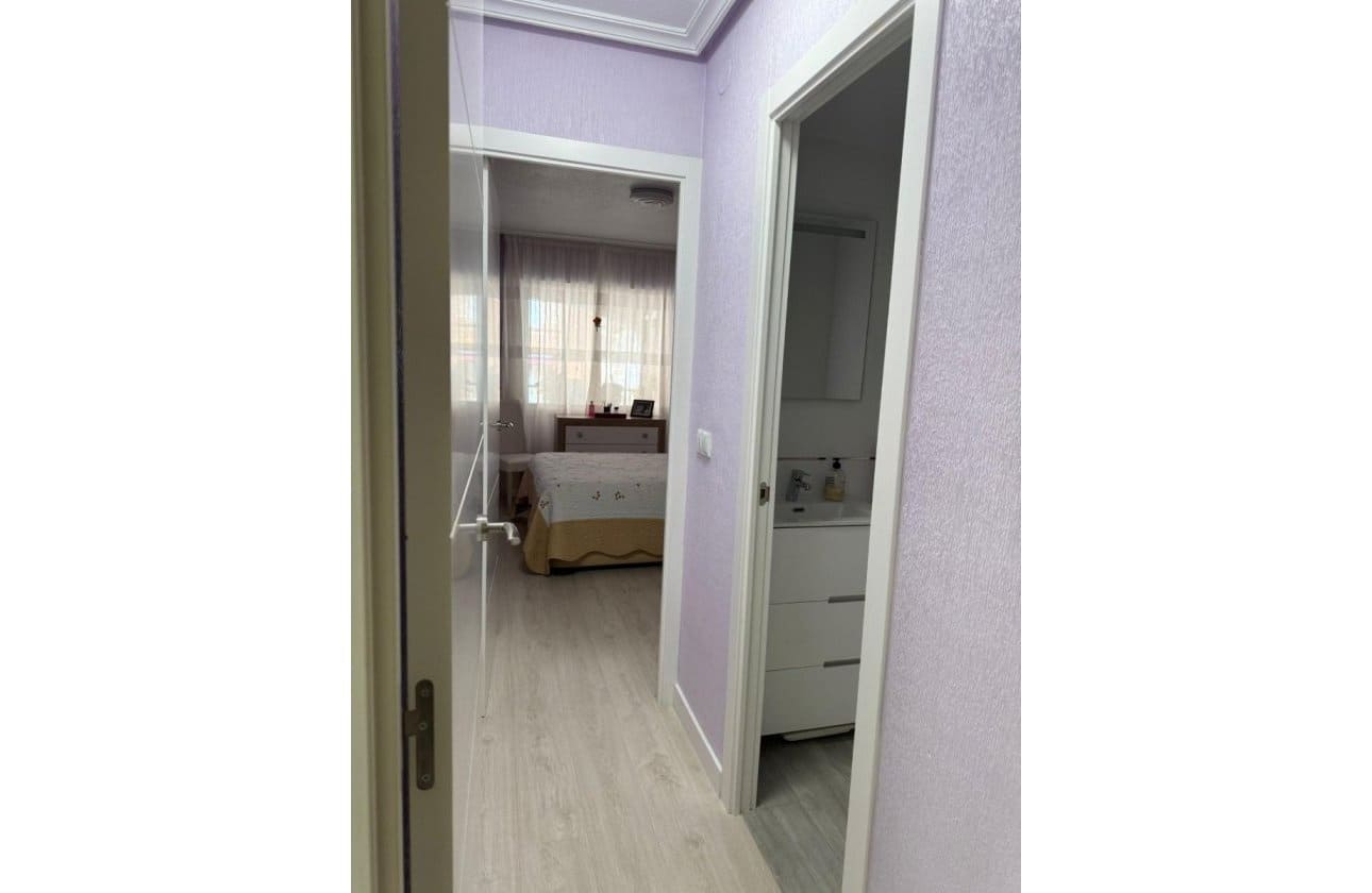 3 makuuhuone Ranta-asunto myytävänä paikassa Torrevieja - 209 500 € (Ref: 9968938)