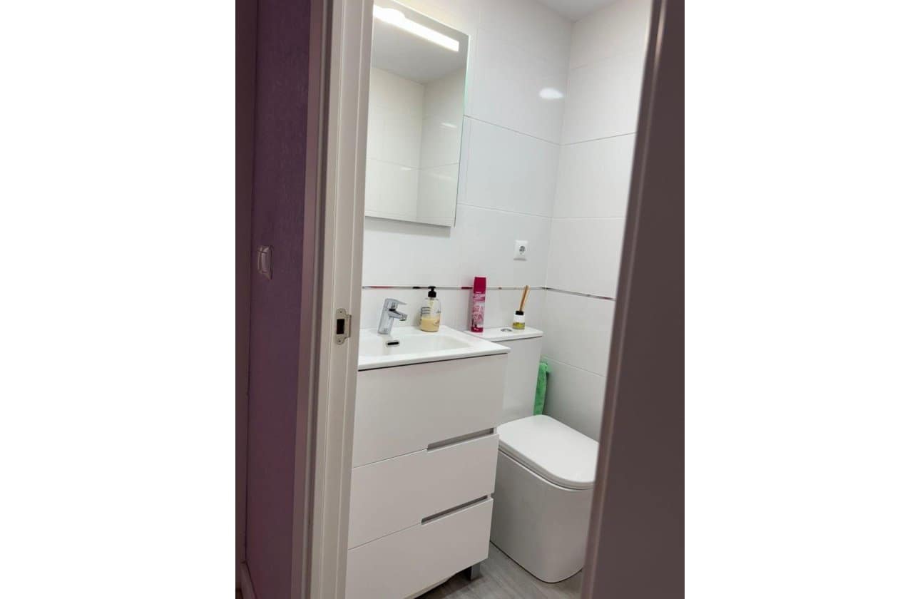 3 makuuhuone Ranta-asunto myytävänä paikassa Torrevieja - 209 500 € (Ref: 9968938)