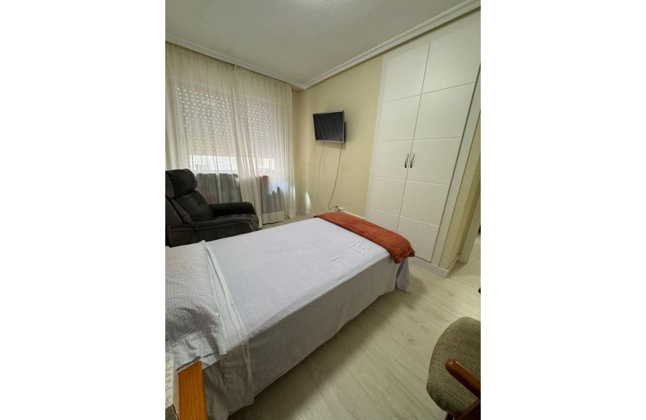 3 makuuhuone Ranta-asunto myytävänä paikassa Torrevieja - 209 500 € (Ref: 9968938)