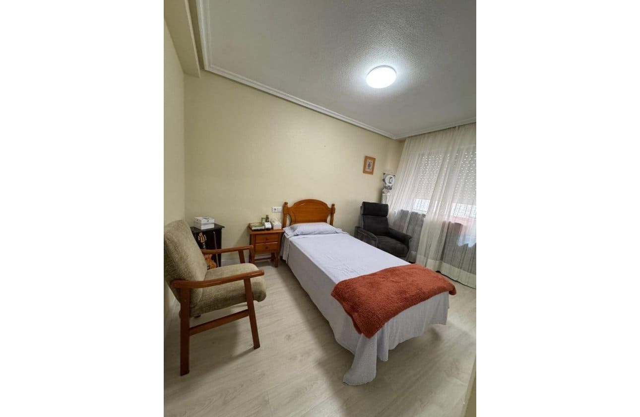 3 makuuhuone Ranta-asunto myytävänä paikassa Torrevieja - 209 500 € (Ref: 9968938)