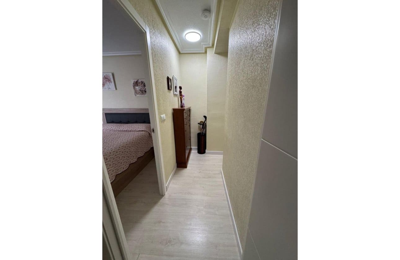 3 makuuhuone Ranta-asunto myytävänä paikassa Torrevieja - 209 500 € (Ref: 9968938)