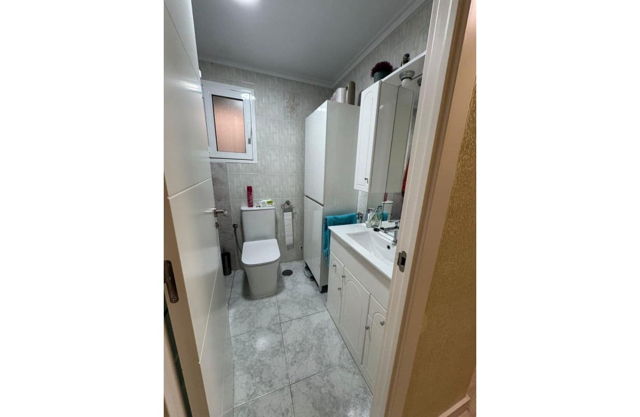 3 makuuhuone Ranta-asunto myytävänä paikassa Torrevieja - 209 500 € (Ref: 9968938)
