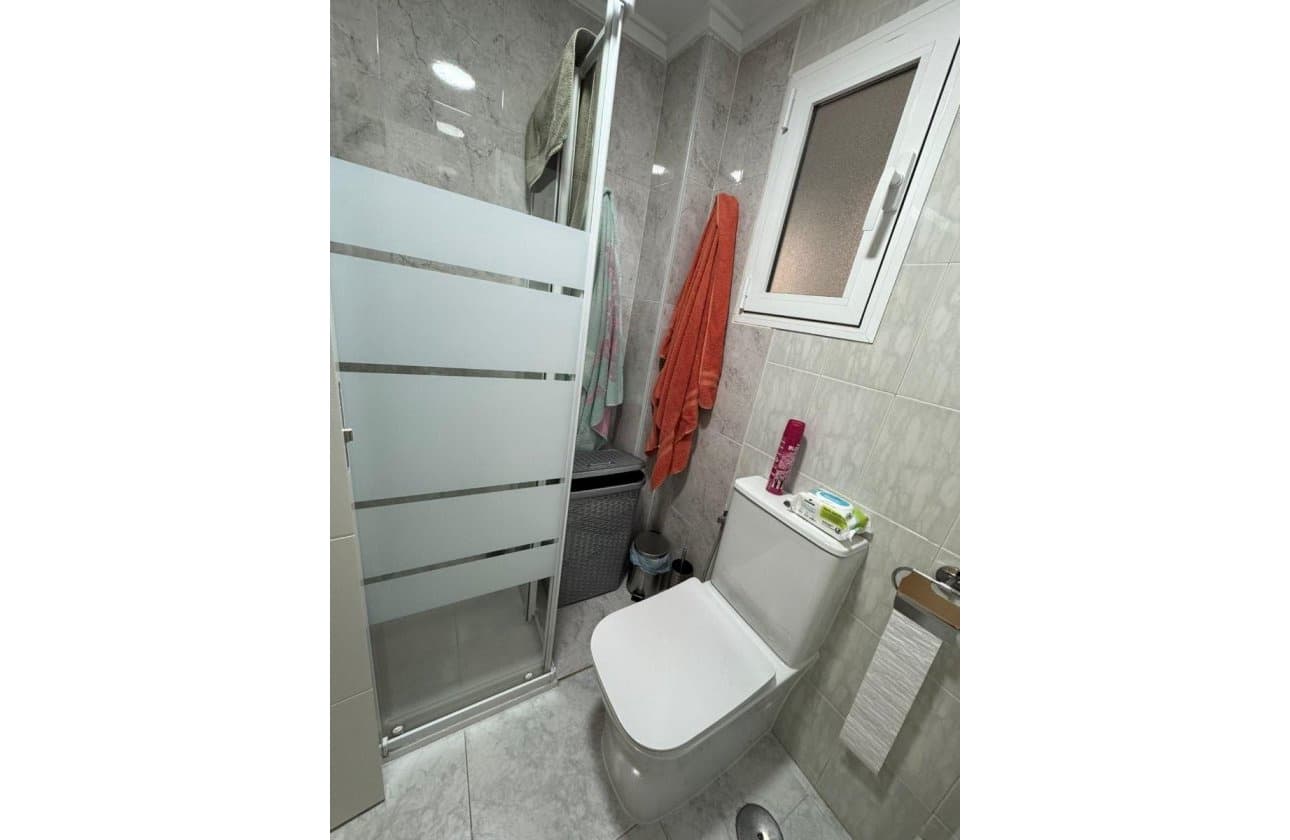 3 makuuhuone Ranta-asunto myytävänä paikassa Torrevieja - 209 500 € (Ref: 9968938)