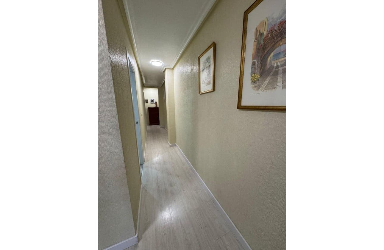 3 makuuhuone Ranta-asunto myytävänä paikassa Torrevieja - 209 500 € (Ref: 9968938)