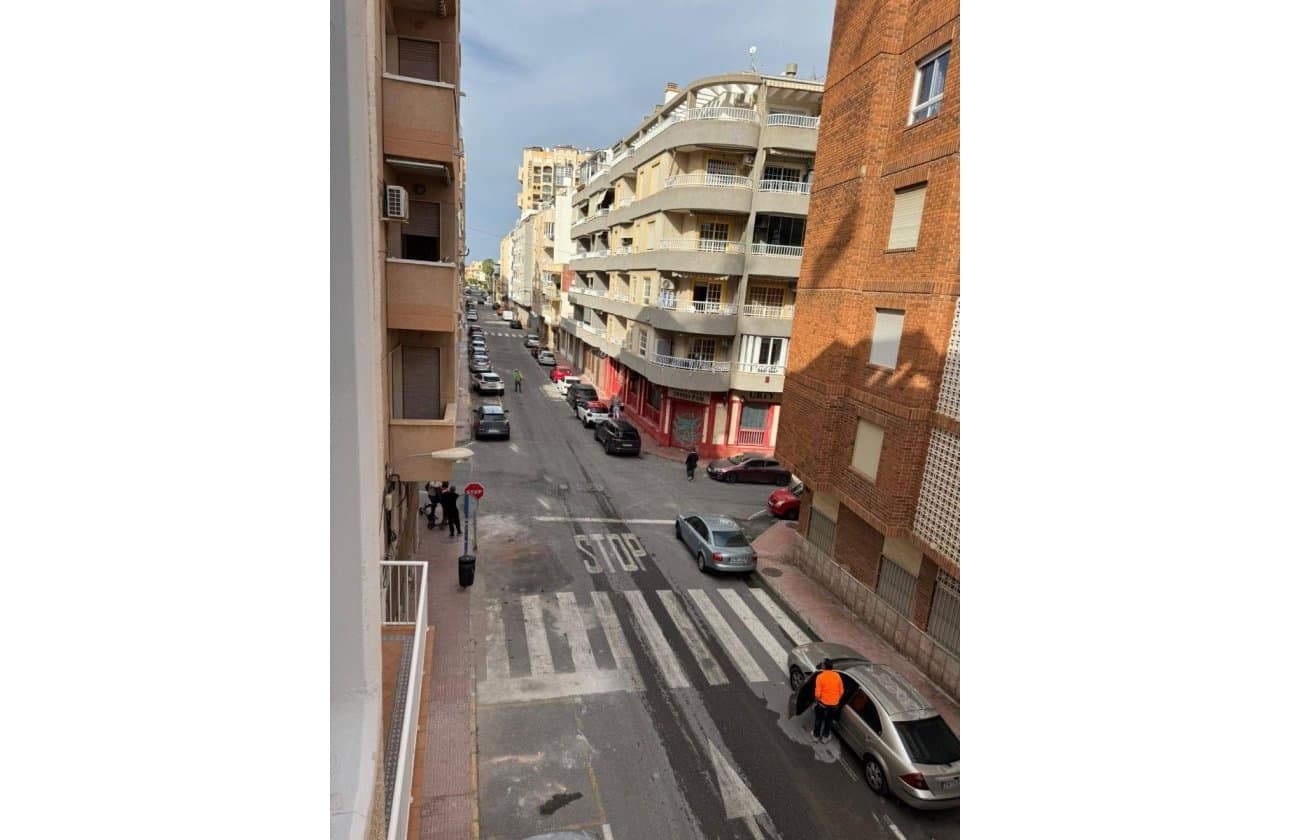 3 makuuhuone Ranta-asunto myytävänä paikassa Torrevieja - 209 500 € (Ref: 9968938)
