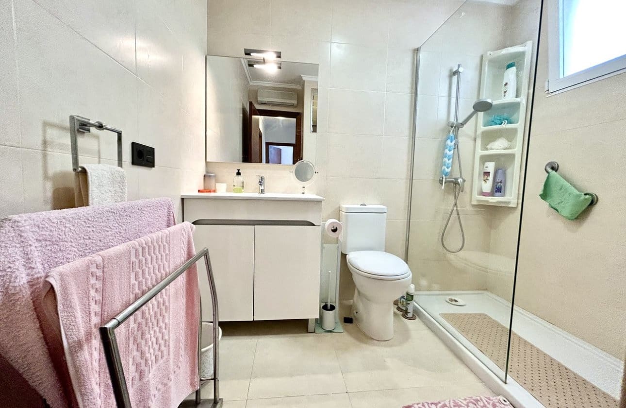3 soverom Strandleiligheter til salgs i Orihuela Costa med svømmebasseng - € 225 000 (Ref: 9968942)