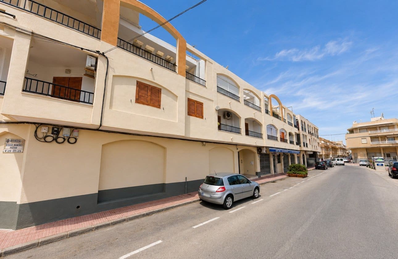 1 soverom Leilighet til salgs i Torrevieja med svømmebasseng - € 168 000 (Ref: 9974381)