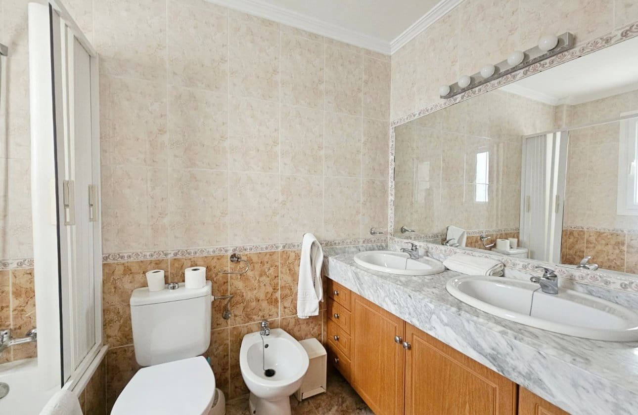 2 soverom Strandleiligheter til salgs i Orihuela Costa med svømmebasseng - € 224 000 (Ref: 9974383)