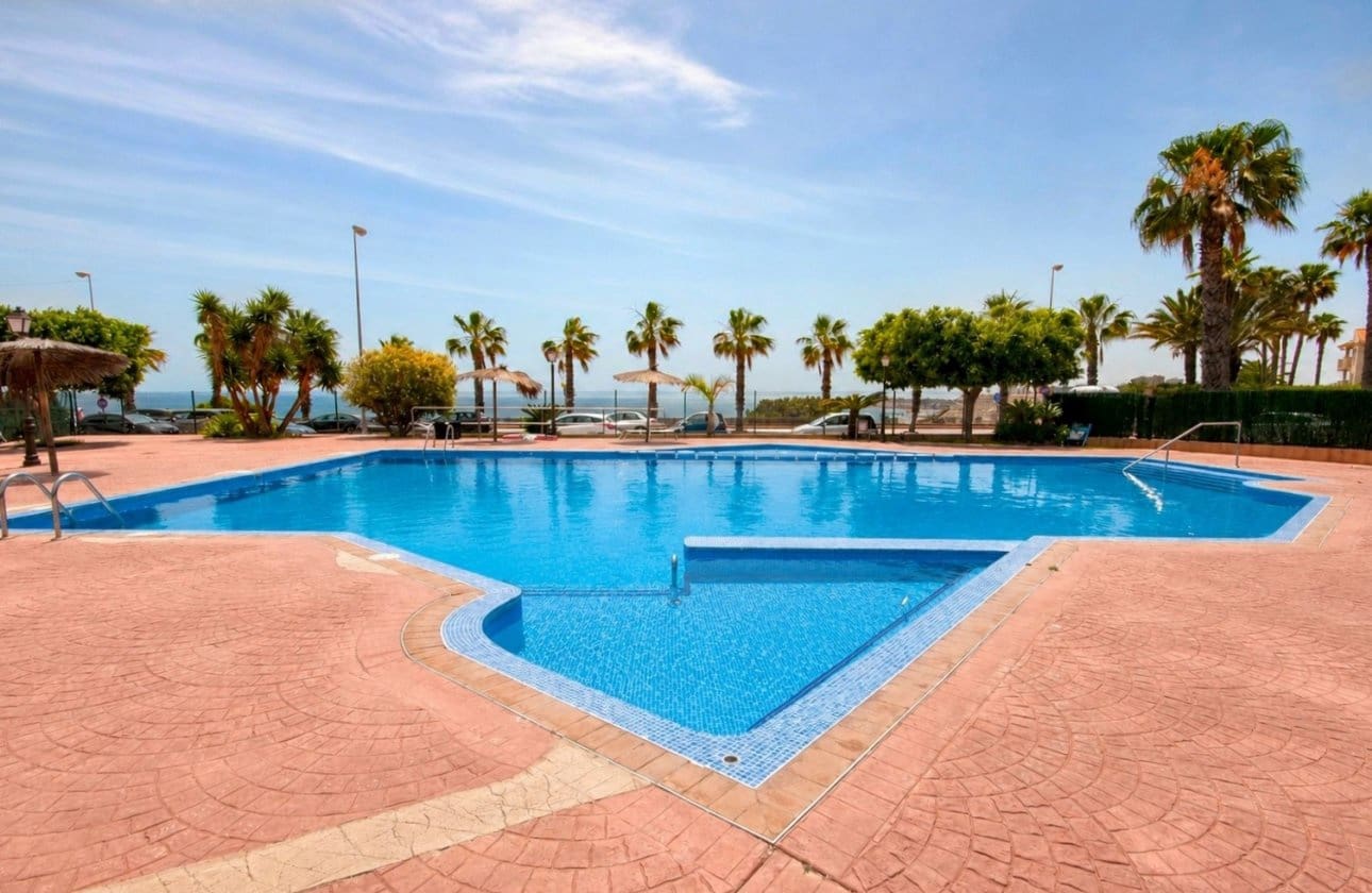 2 soverom Strandleiligheter til salgs i Orihuela Costa med svømmebasseng - € 224 000 (Ref: 9974383)