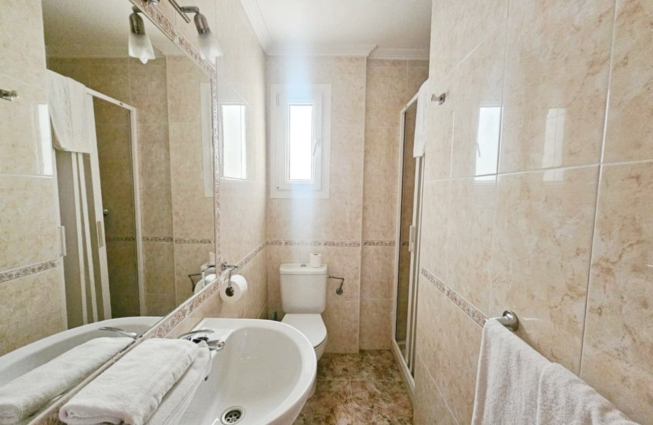 2 soverom Strandleiligheter til salgs i Orihuela Costa med svømmebasseng - € 224 000 (Ref: 9974383)