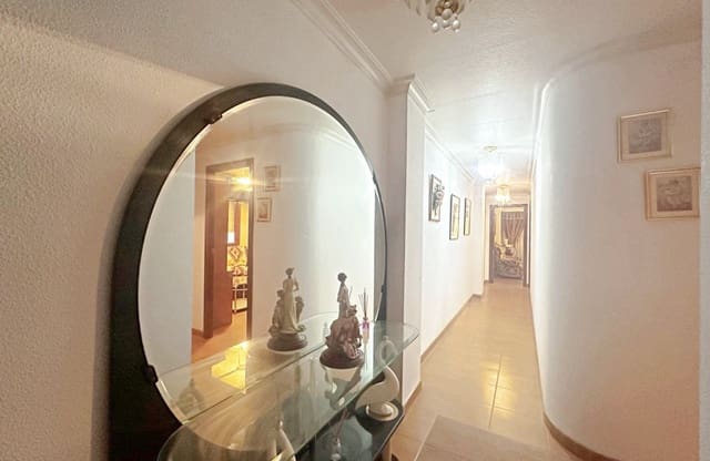 Apartamento de 4 habitaciones en Centro - Muelle Pesquero, Torrevieja en venta - 255.000 € (Ref: 9975672)
