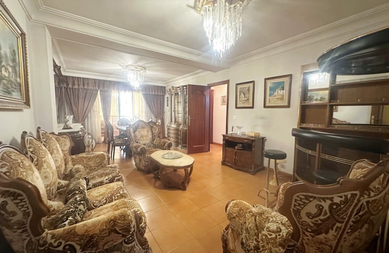 Apartamento de 4 habitaciones en Torrevieja en venta - 255.000 € (Ref: 9975672)