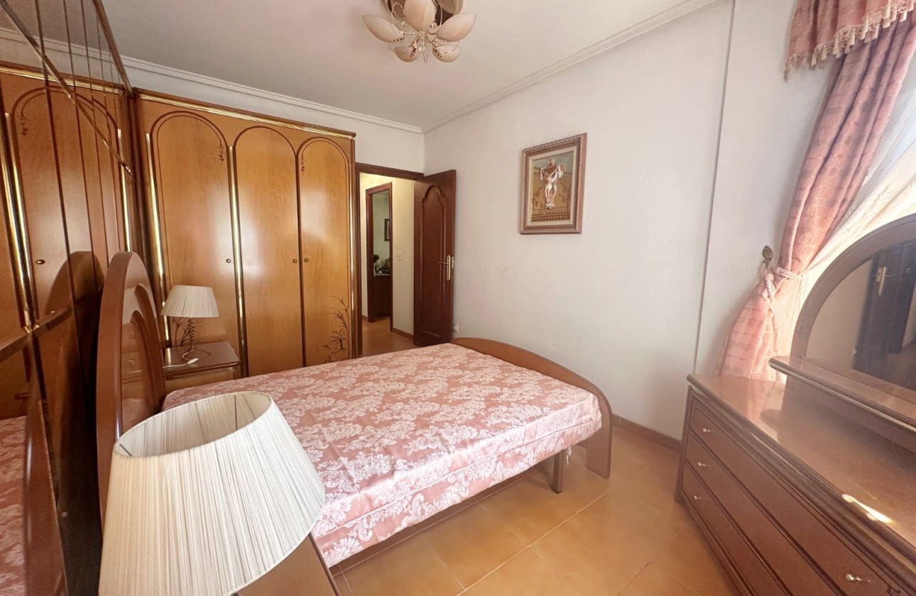 Apartamento de 4 habitaciones en Torrevieja en venta - 255.000 € (Ref: 9975672)