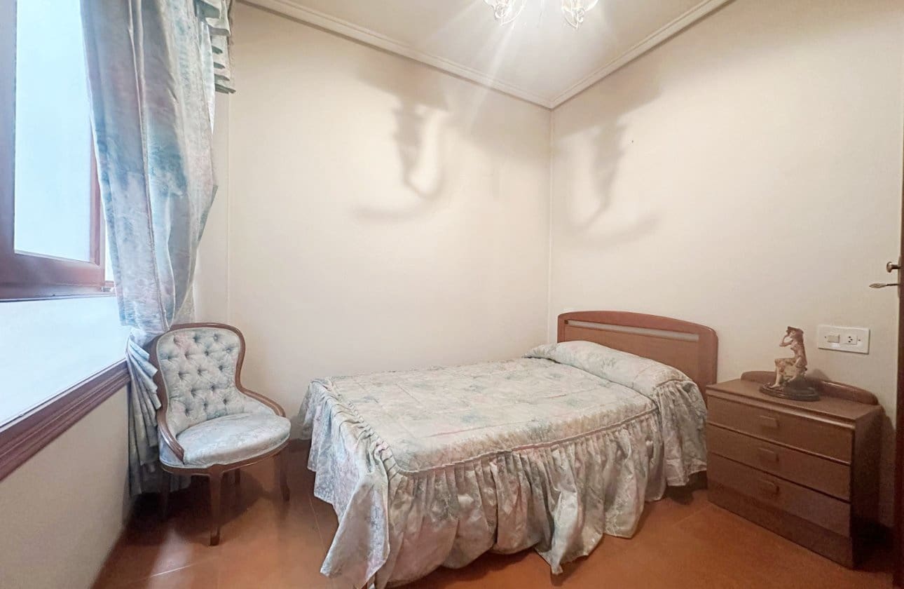Apartamento de 4 habitaciones en Torrevieja en venta - 255.000 € (Ref: 9975672)