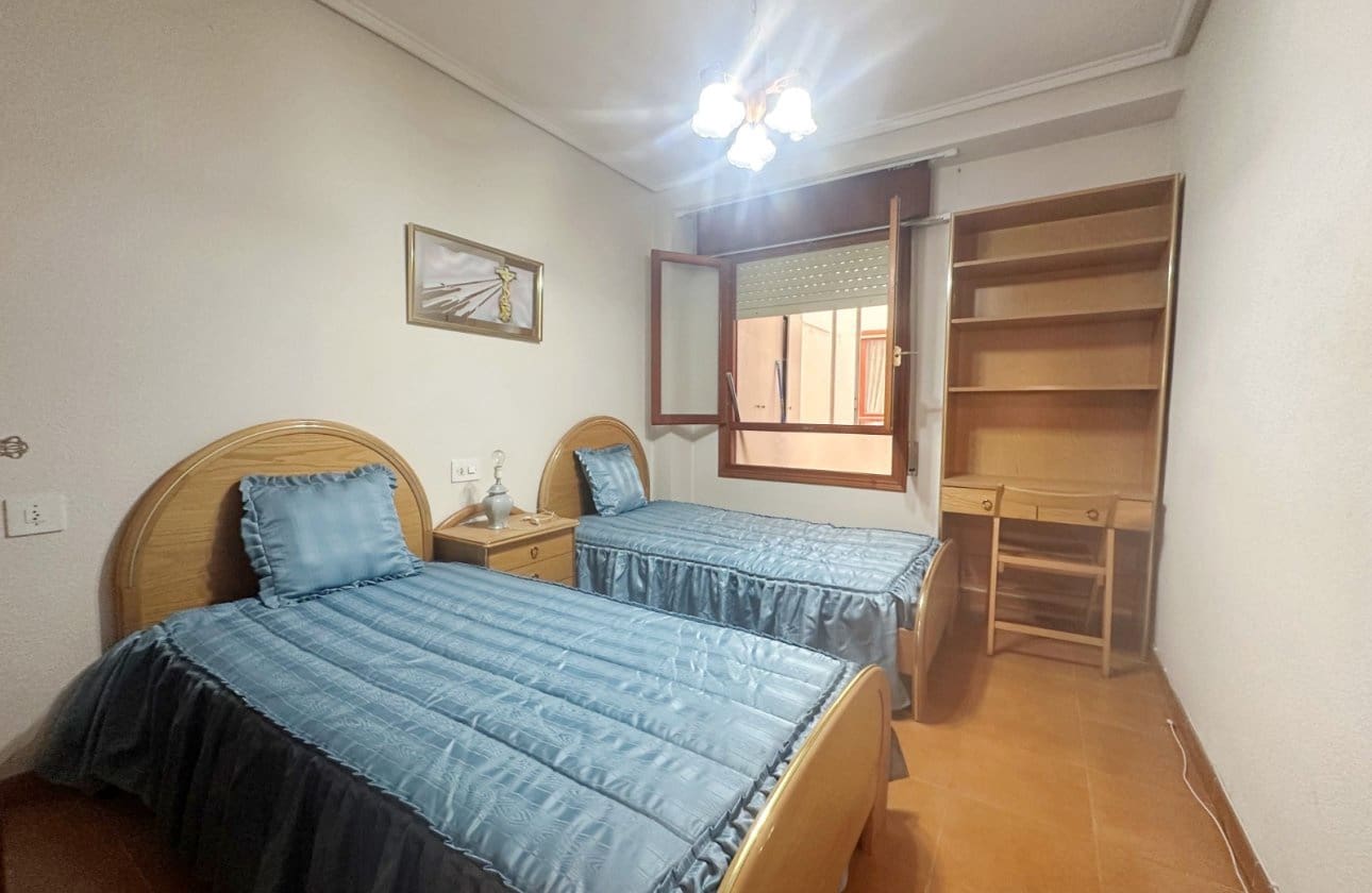 Apartamento de 4 habitaciones en Torrevieja en venta - 255.000 € (Ref: 9975672)