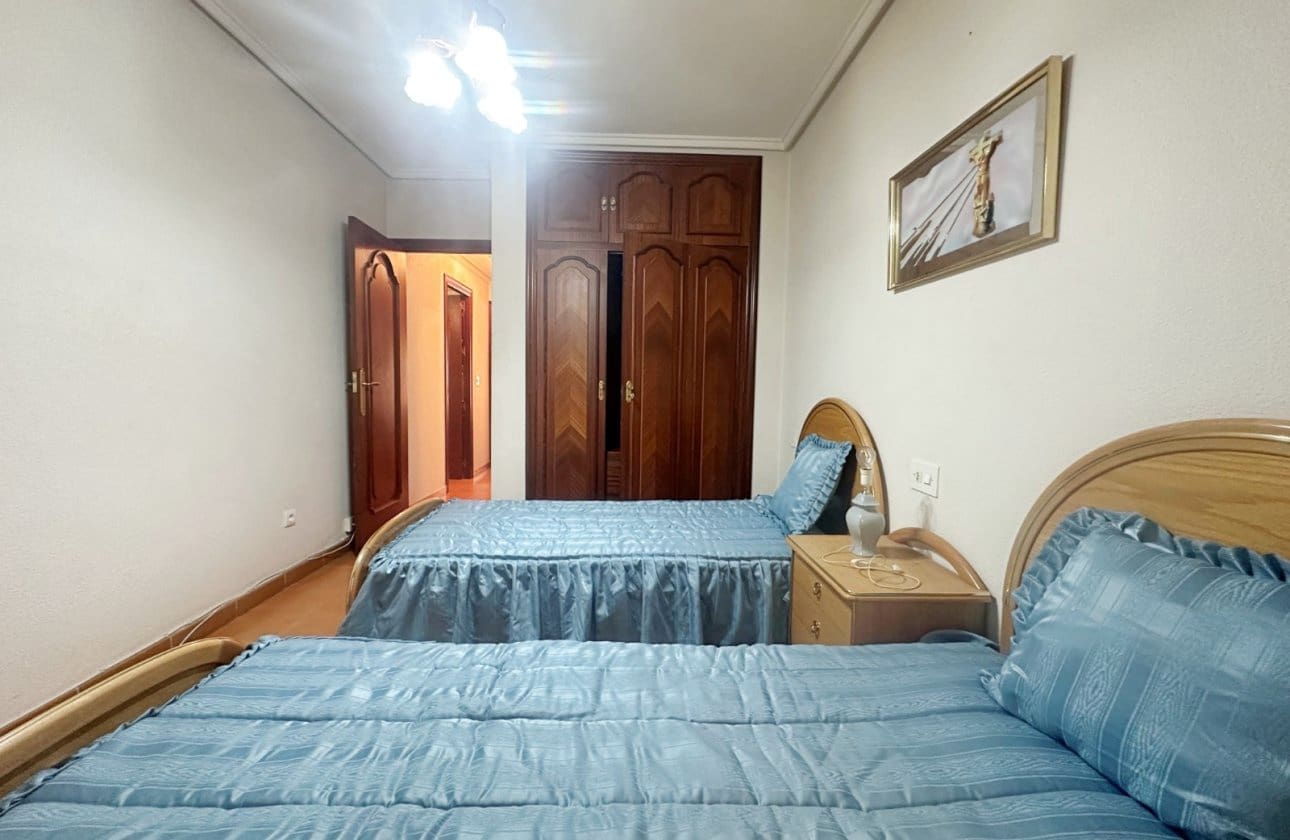 Apartamento de 4 habitaciones en Torrevieja en venta - 255.000 € (Ref: 9975672)