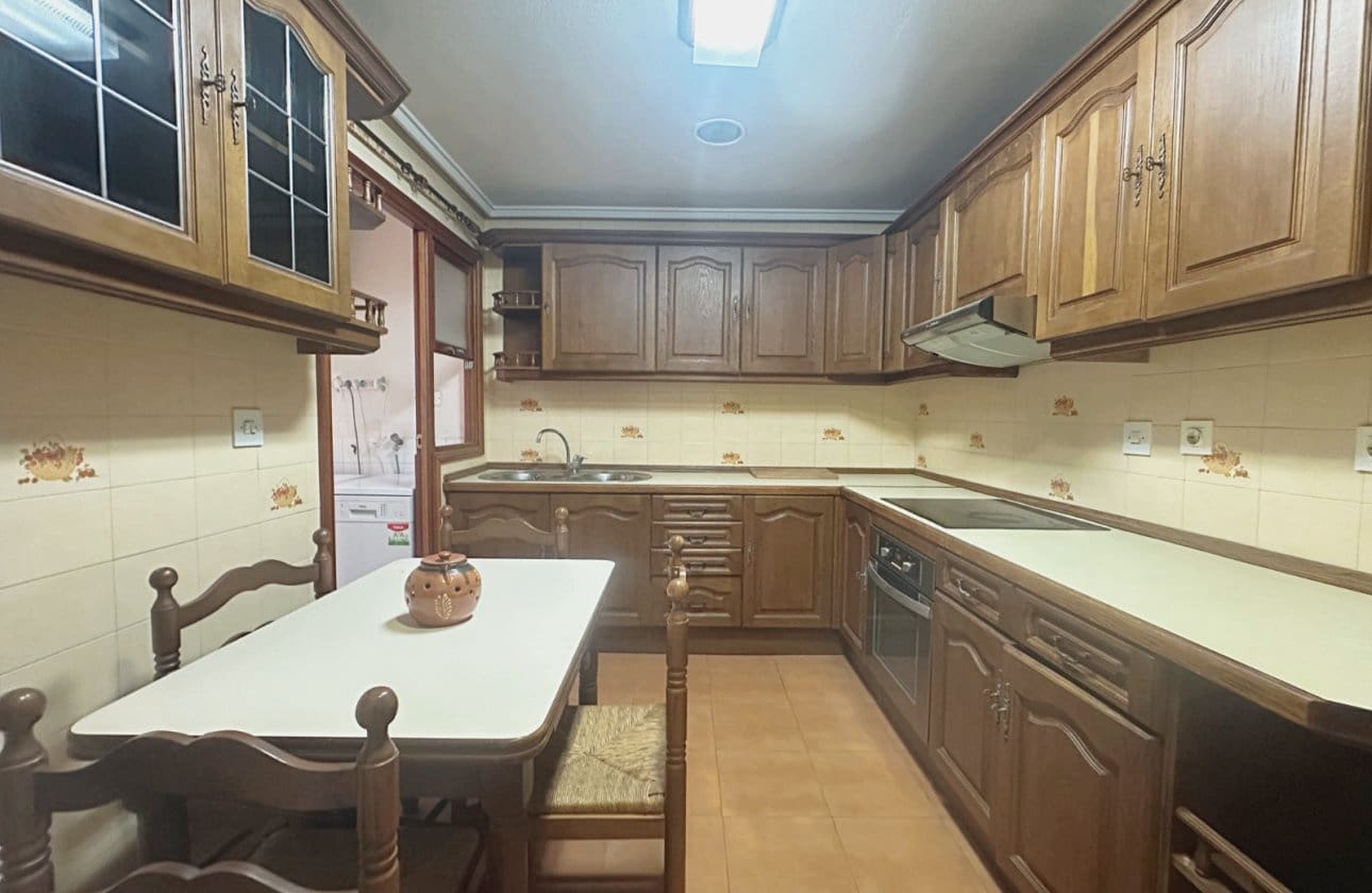 Apartamento de 4 habitaciones en Torrevieja en venta - 255.000 € (Ref: 9975672)