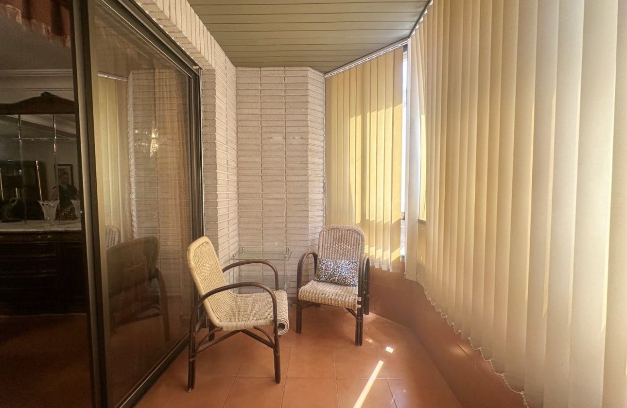 Apartamento de 4 habitaciones en Torrevieja en venta - 255.000 € (Ref: 9975672)