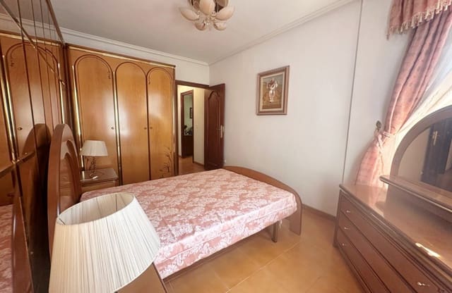 Apartamento de 4 habitaciones en Centro - Muelle Pesquero, Torrevieja en venta - 255.000 € (Ref: 9975672)