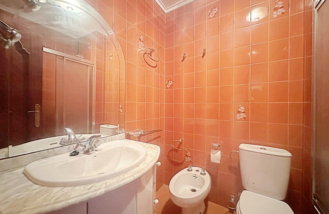 Apartamento de 4 habitaciones en Torrevieja en venta - 255.000 € (Ref: 9975672)