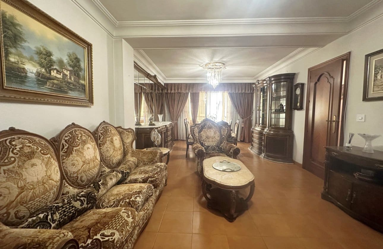 Apartamento de 4 habitaciones en Torrevieja en venta - 255.000 € (Ref: 9975672)