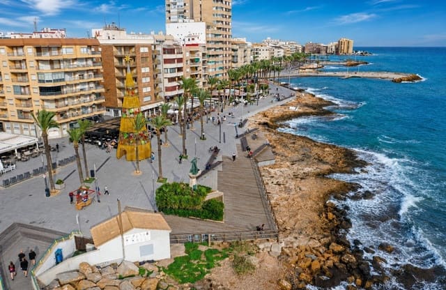 4 slaapkamer Appartement te koop in Centro - Muelle Pesquero, Torrevieja met garage - € 255.000 (Ref: 9975672)