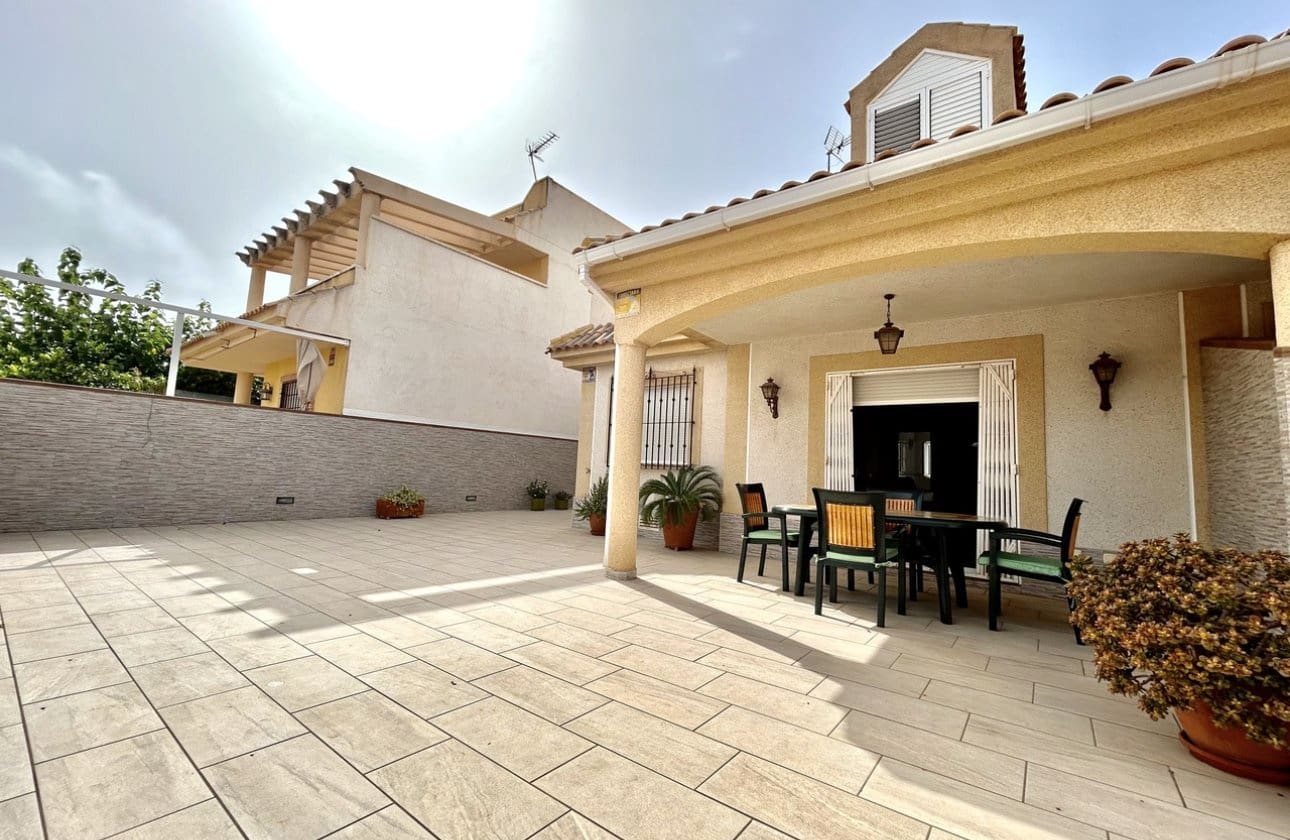 3 soverom Hus til salgs i Torre de la Horadada med garasje - € 399 000 (Ref: 9983241)