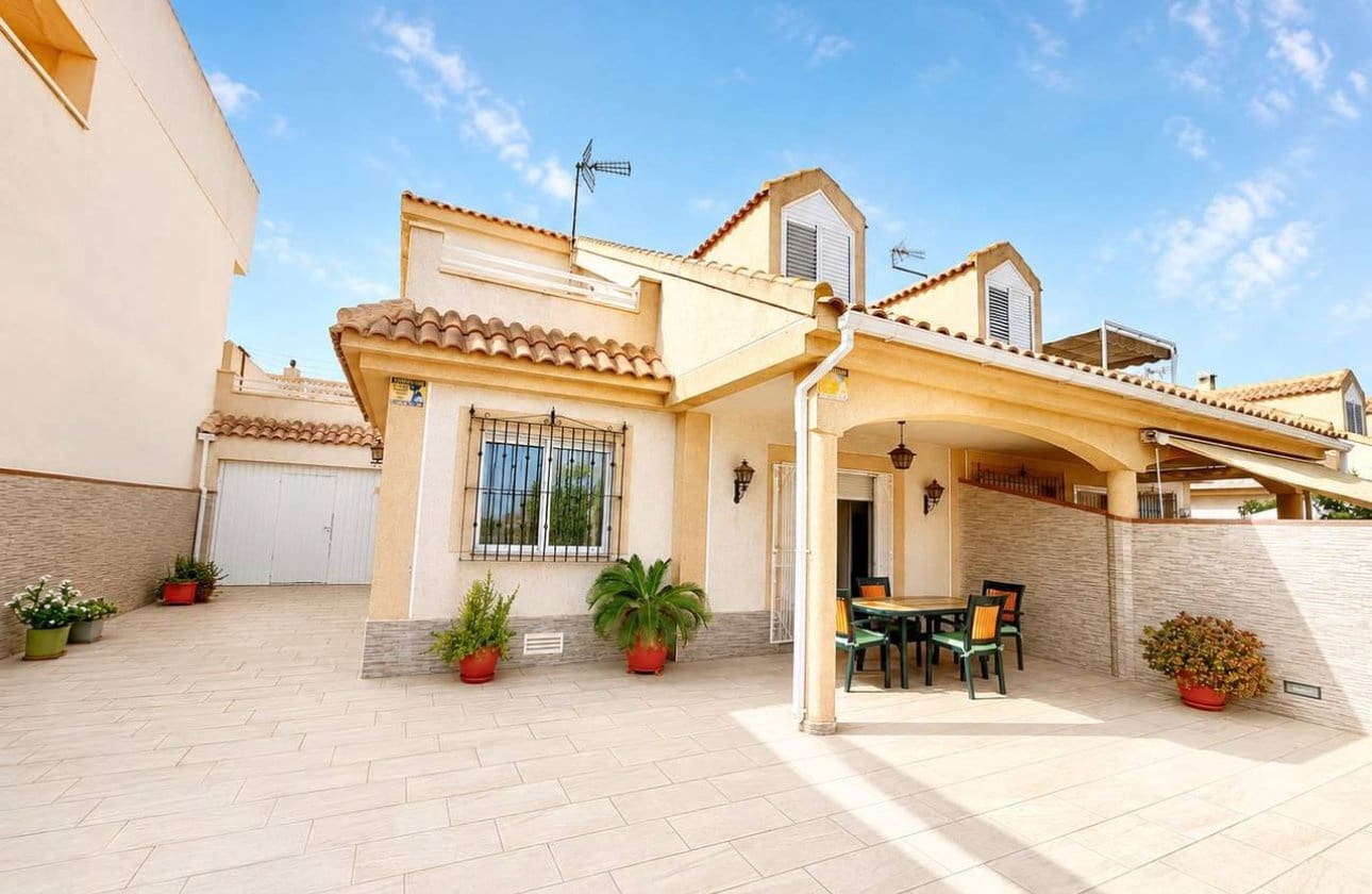 3 soverom Hus til salgs i Torre de la Horadada med garasje - € 399 000 (Ref: 9983241)