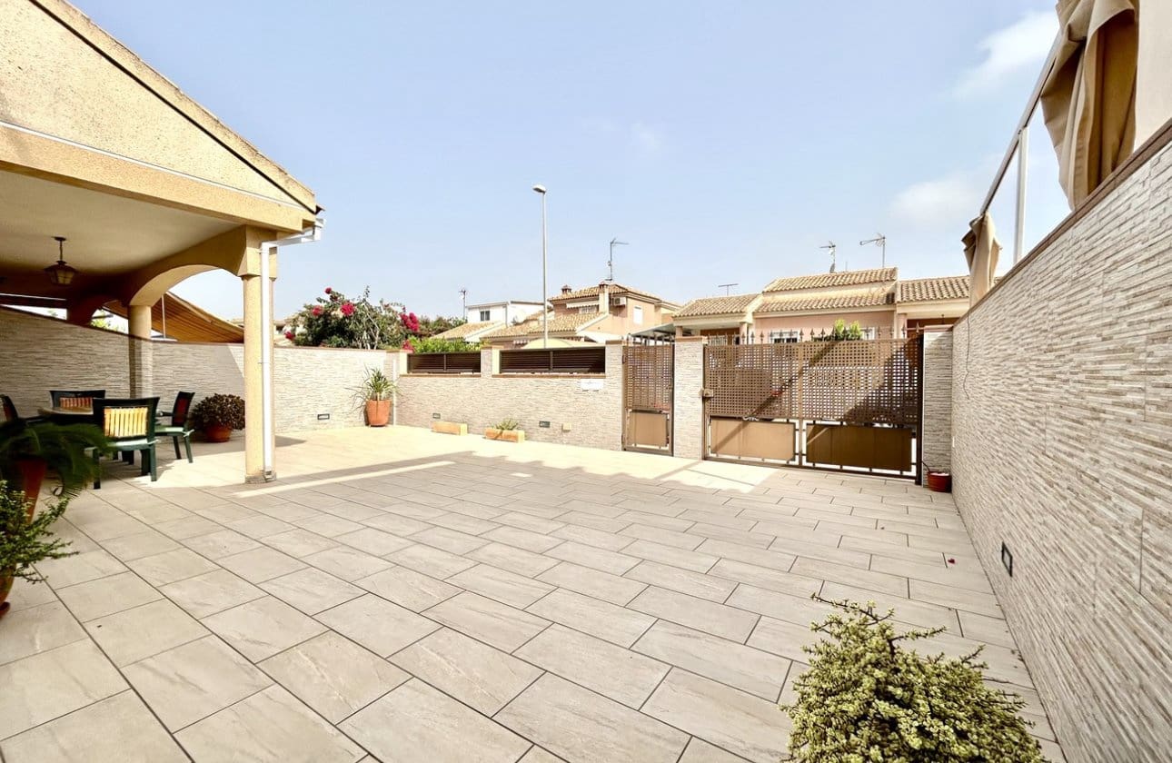 3 soverom Hus til salgs i Torre de la Horadada med garasje - € 399 000 (Ref: 9983241)