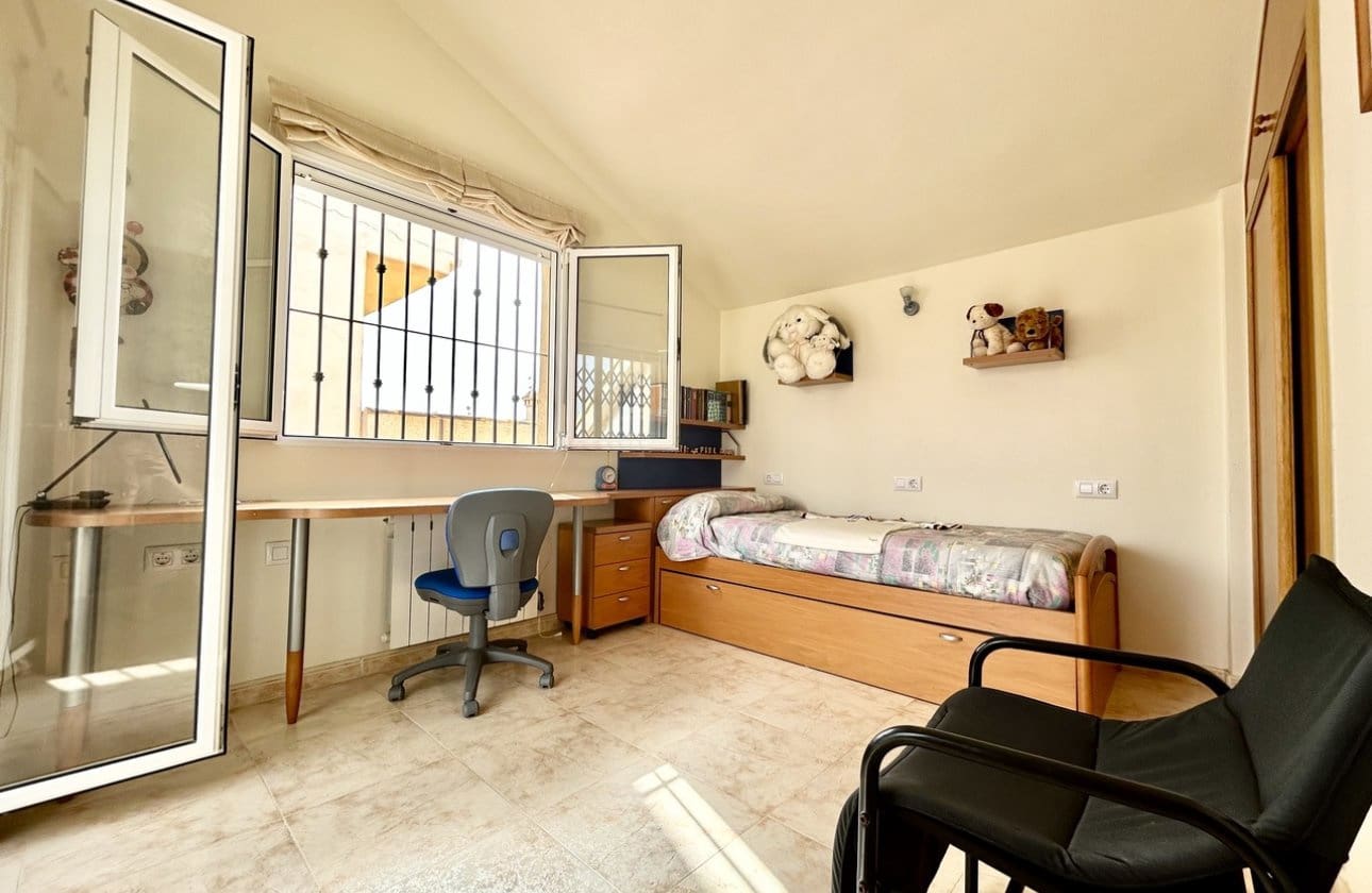 3 soverom Hus til salgs i Torre de la Horadada med garasje - € 399 000 (Ref: 9983241)