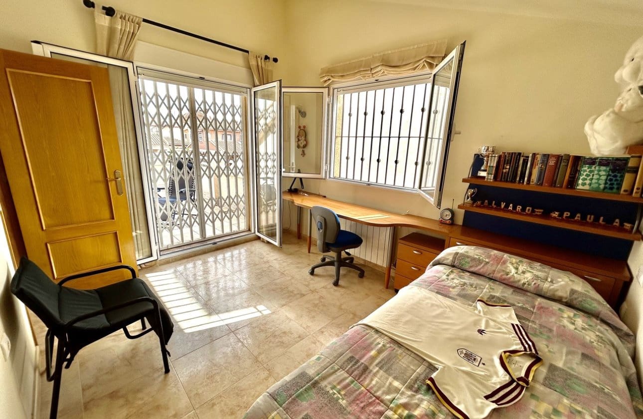 3 soverom Hus til salgs i Torre de la Horadada med garasje - € 399 000 (Ref: 9983241)