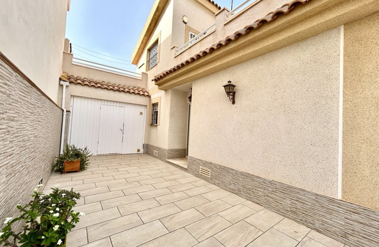 3 soverom Hus til salgs i Torre de la Horadada med garasje - € 399 000 (Ref: 9983241)