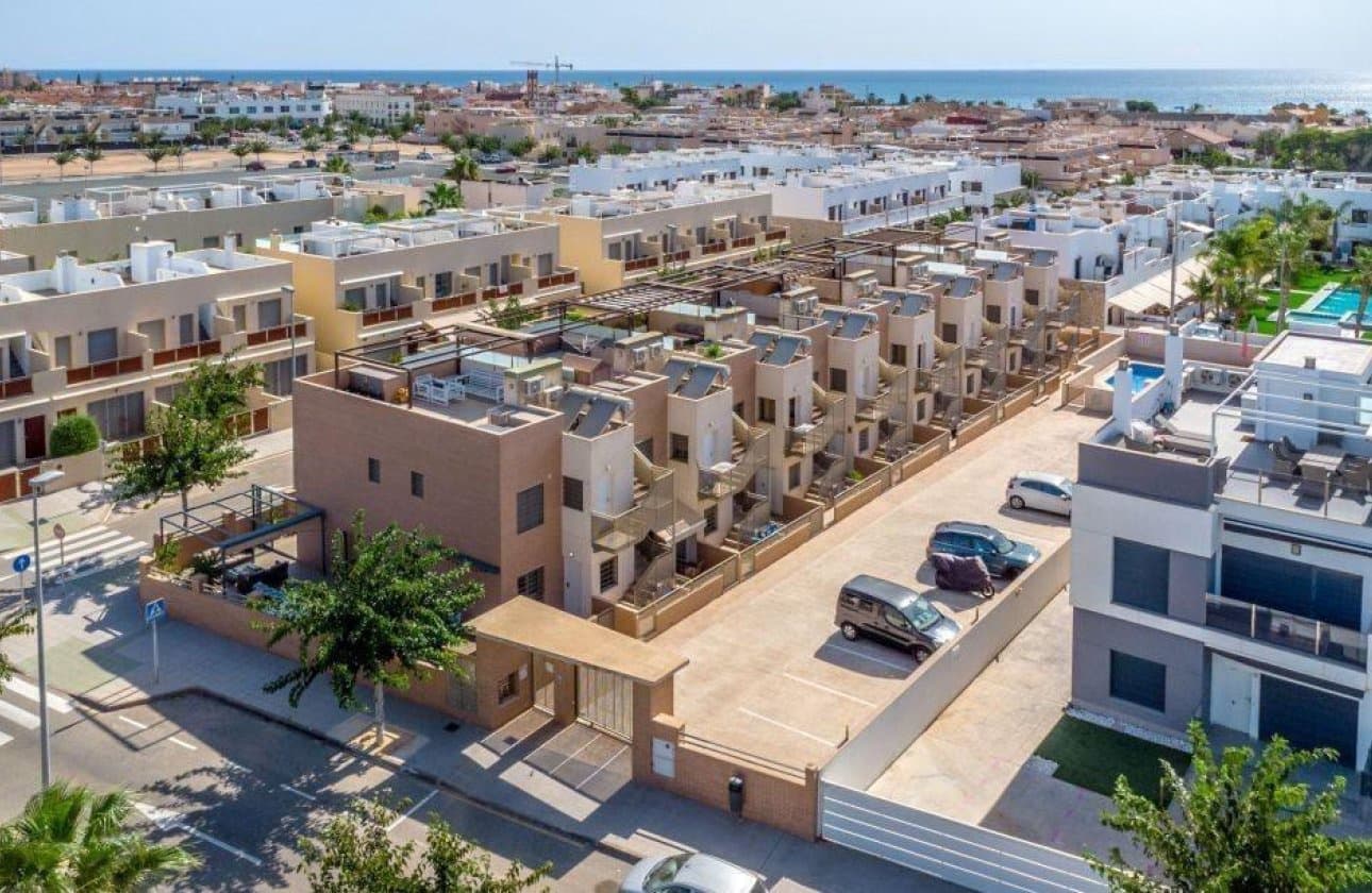 2 slaapkamer Penthouse te koop in Torre de la Horadada met zwembad - € 259.000 (Ref: 9983242)