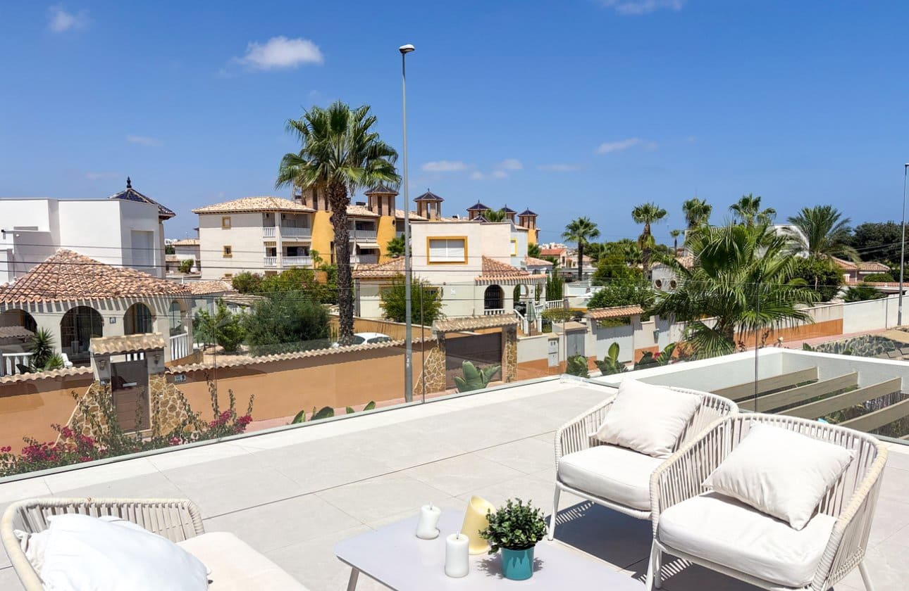 3 sovrum Villa till salu i Cabo Roig med pool - 749 000 € (Ref: 9990897)