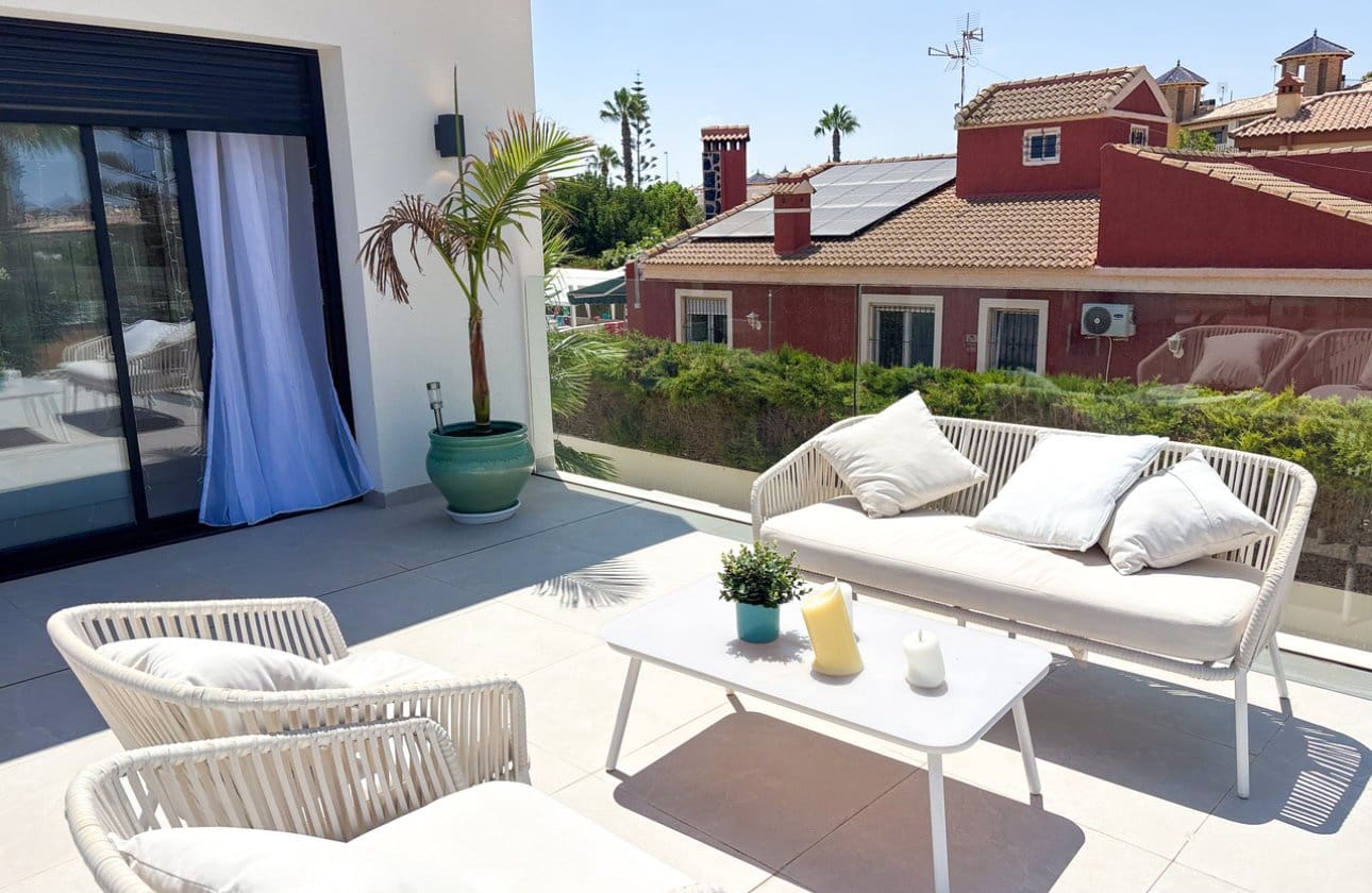 3 sovrum Villa till salu i Cabo Roig med pool - 749 000 € (Ref: 9990897)