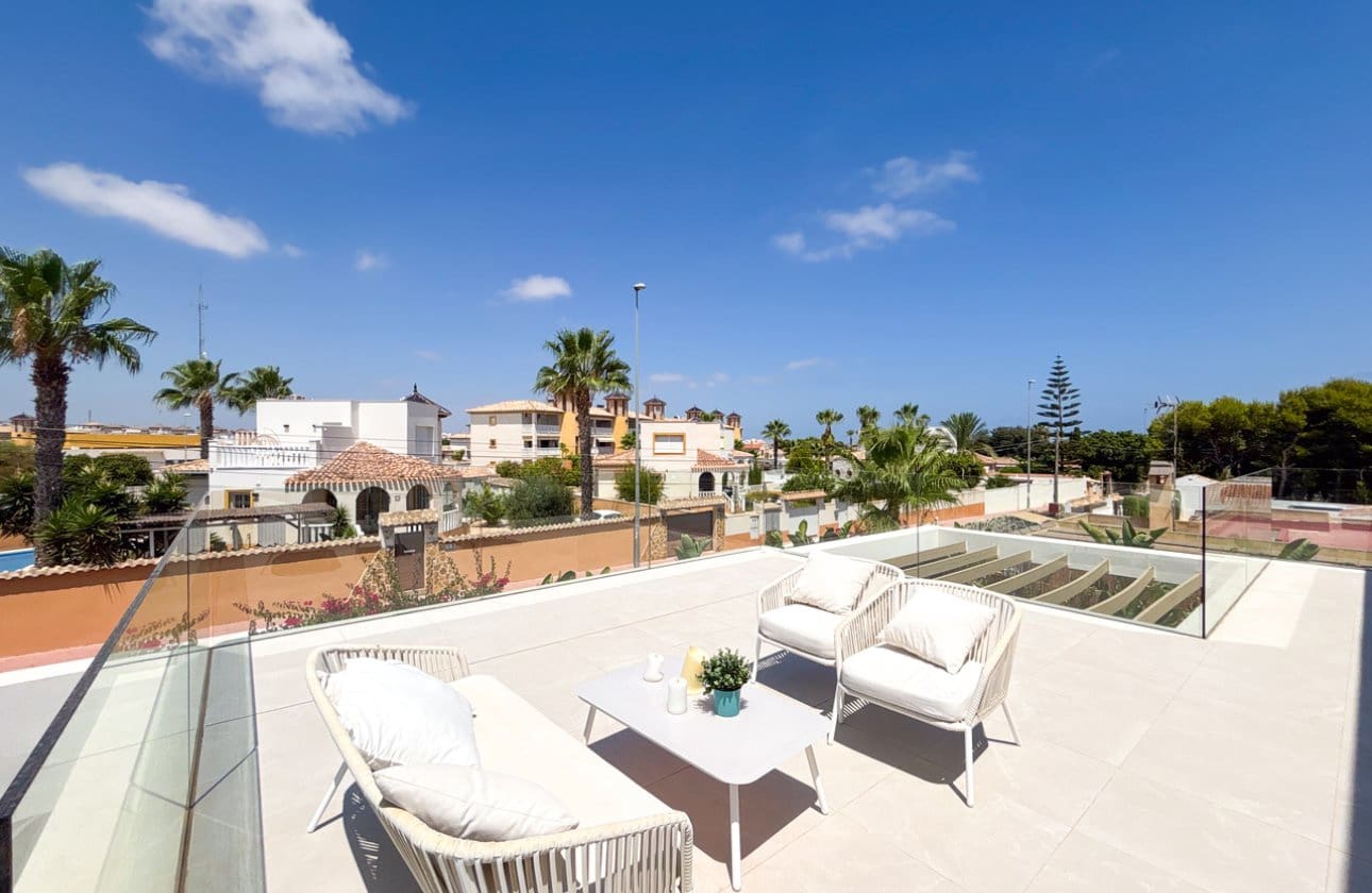 3 sovrum Villa till salu i Cabo Roig med pool - 749 000 € (Ref: 9990897)