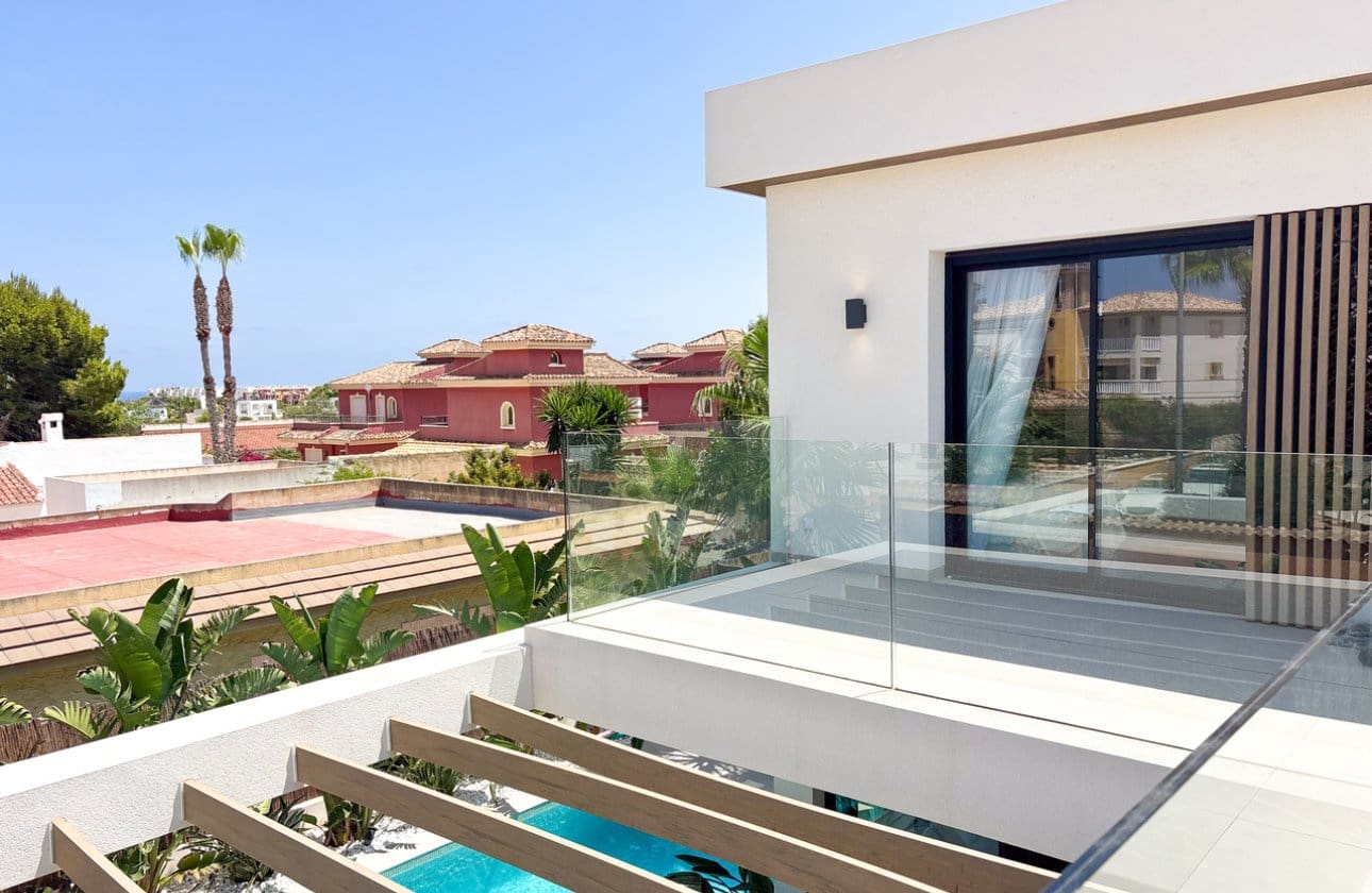 3 sovrum Villa till salu i Cabo Roig med pool - 749 000 € (Ref: 9990897)