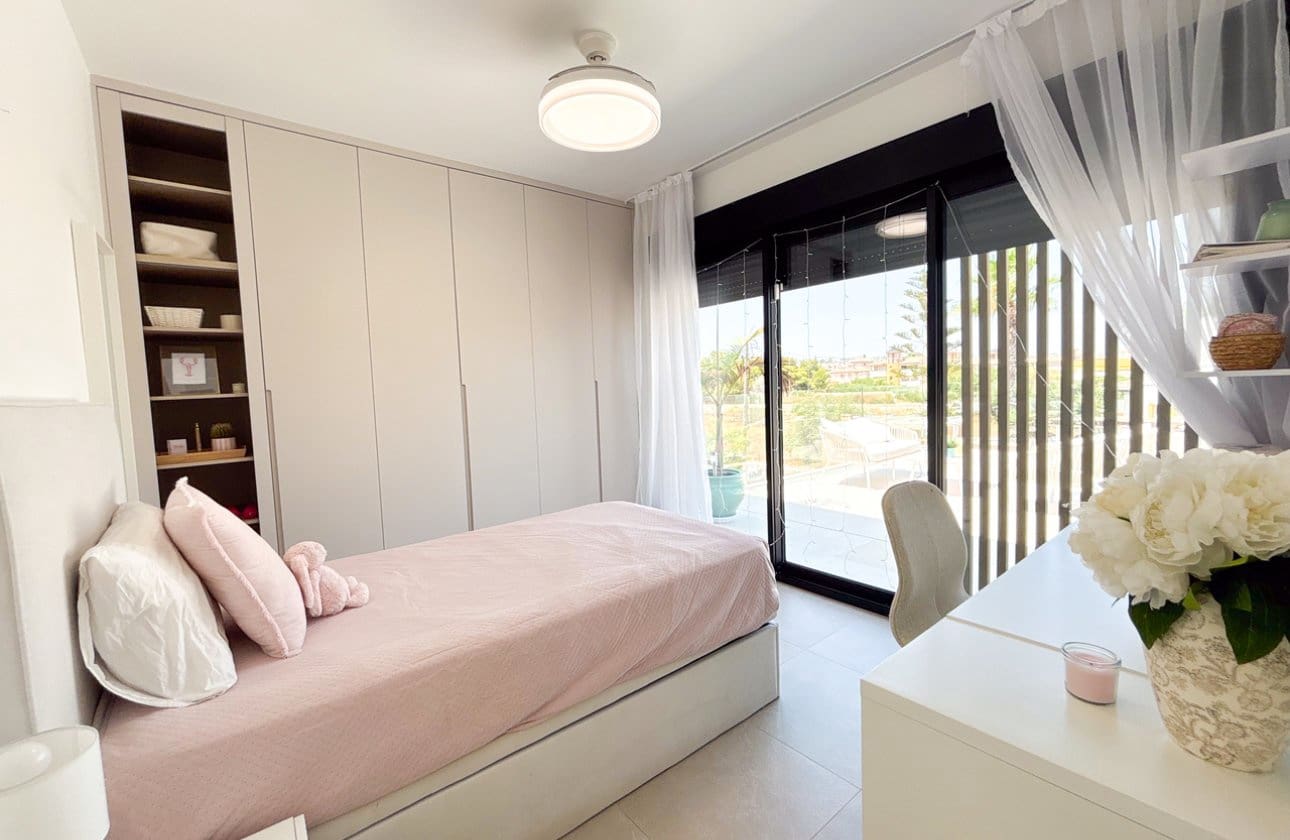 3 sovrum Villa till salu i Cabo Roig med pool - 749 000 € (Ref: 9990897)