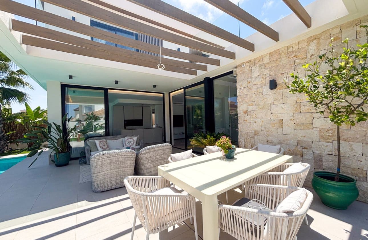 3 sovrum Villa till salu i Cabo Roig med pool - 749 000 € (Ref: 9990897)