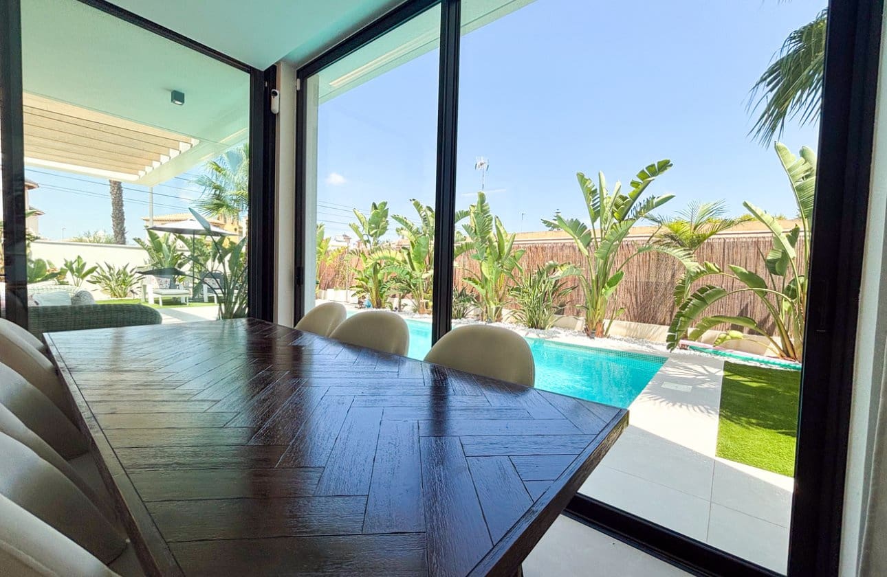 3 sovrum Villa till salu i Cabo Roig med pool - 749 000 € (Ref: 9990897)