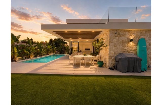 3 quarto Moradia para venda em Cabo Roig, Orihuela com piscina - 749 000 € (Ref: 9990897)